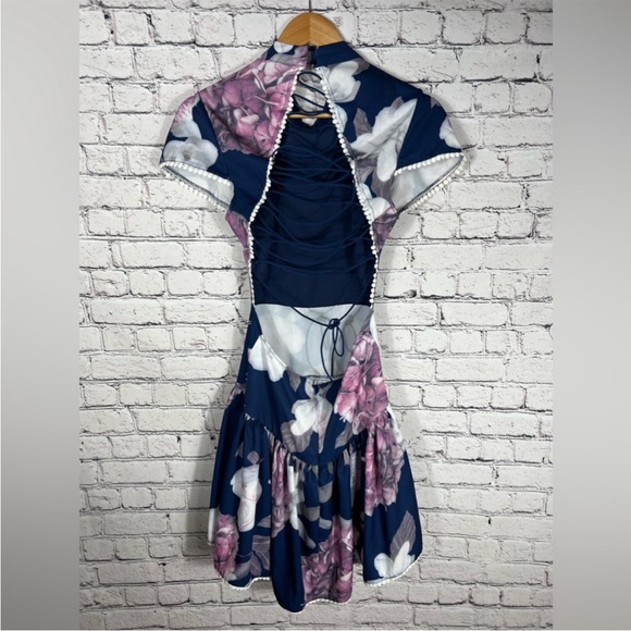 Criss cross lace up back dress floral navy blue - Picture 5 of 5